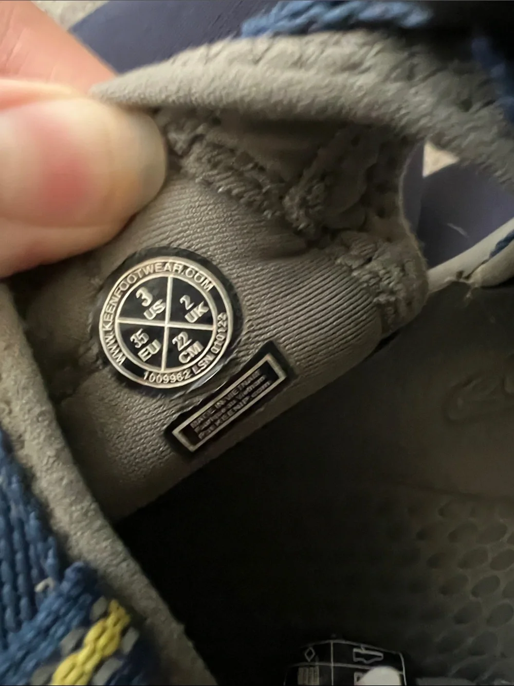 Keen Kids size 3 Navy Blue Closed-Toe Sport Sandals